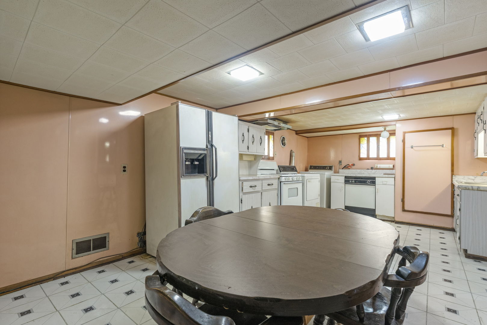 2146 N Mcvicker Avenue Property Photo 7