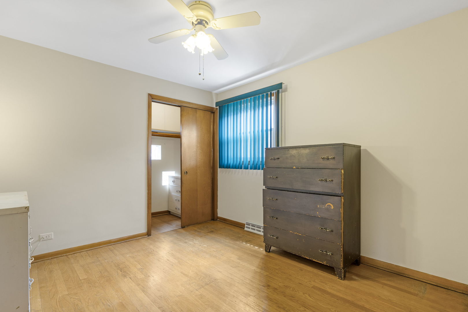 2146 N Mcvicker Avenue Property Photo 8