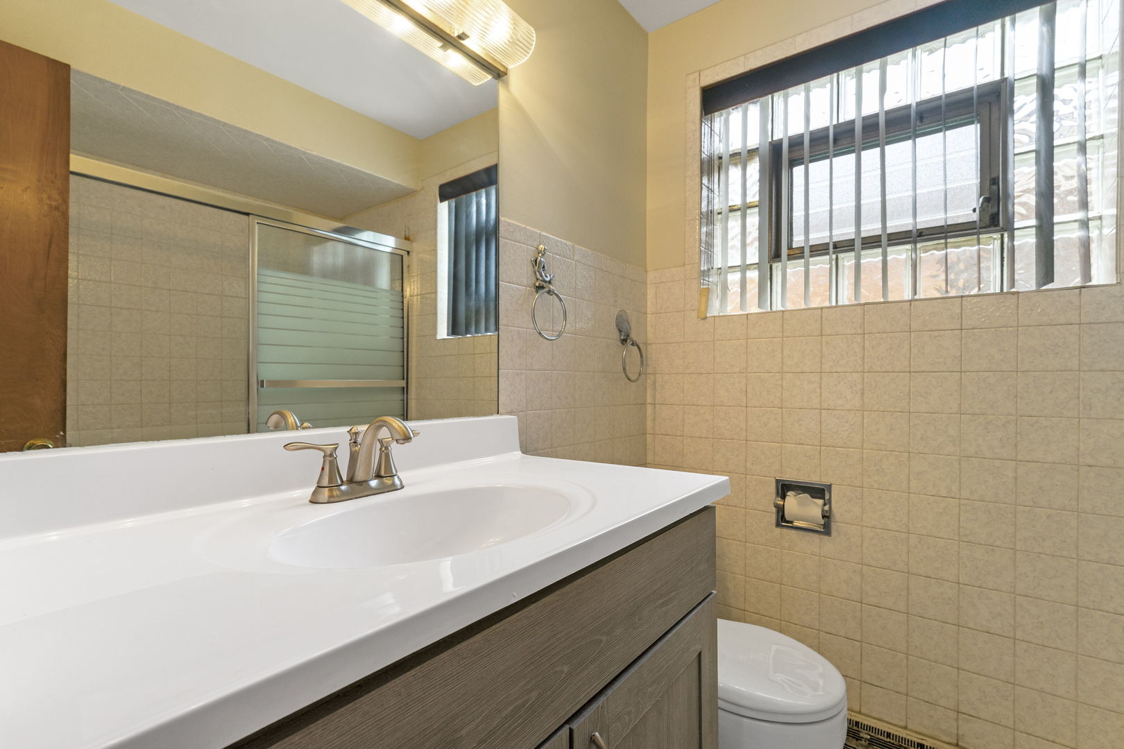 2146 N Mcvicker Avenue Property Photo 10