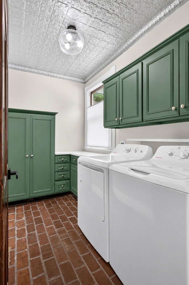 38 N Holly Avenue Property Photo 19