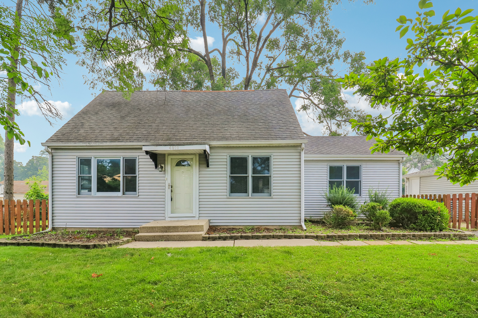 4811 Roslyn Road Property Photo 1