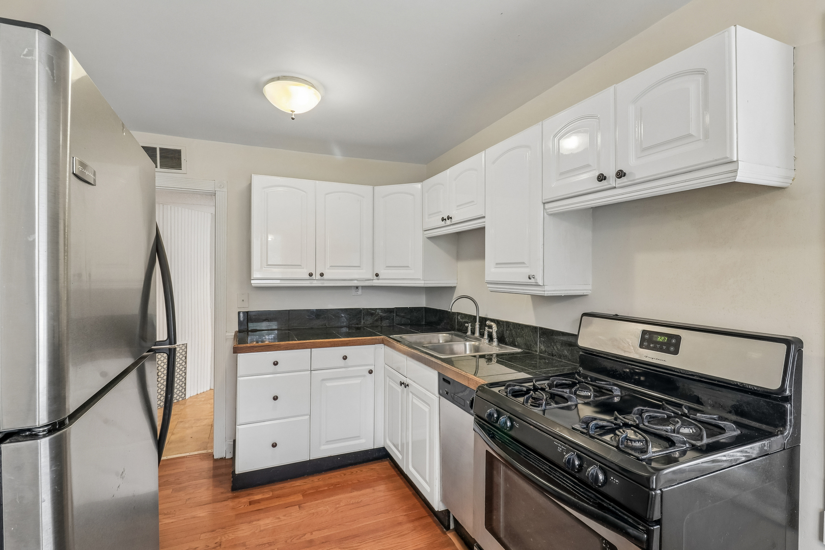 4811 Roslyn Road Property Photo 2