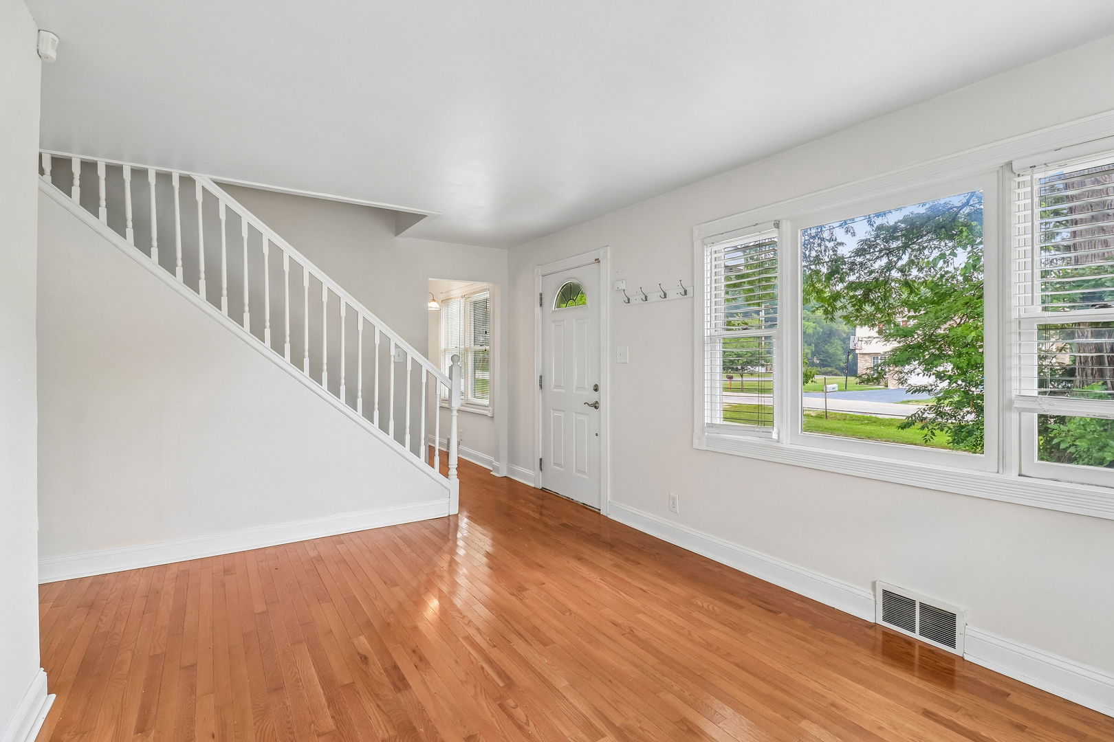 4811 Roslyn Road Property Photo 3