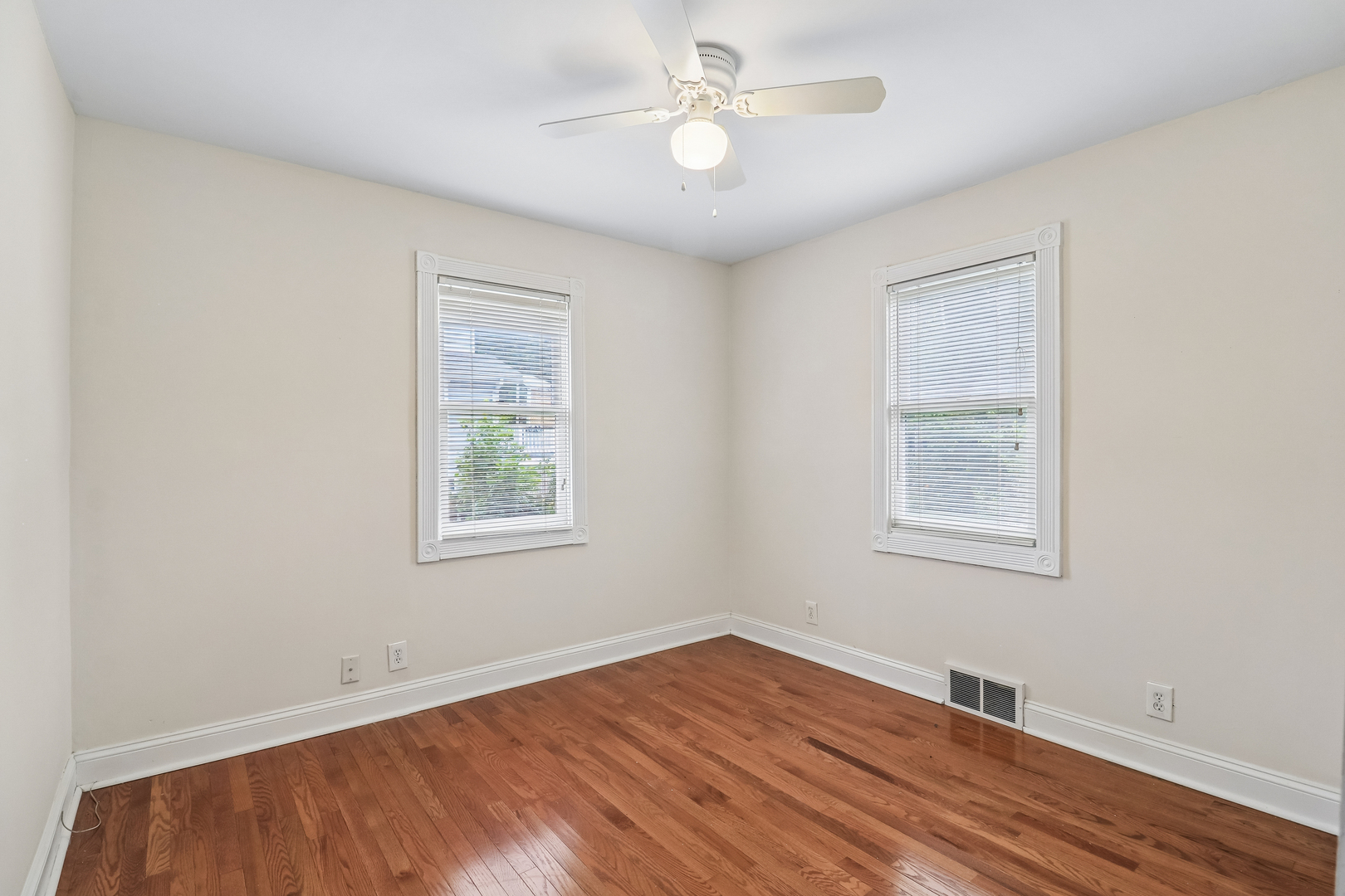 4811 Roslyn Road Property Photo 4