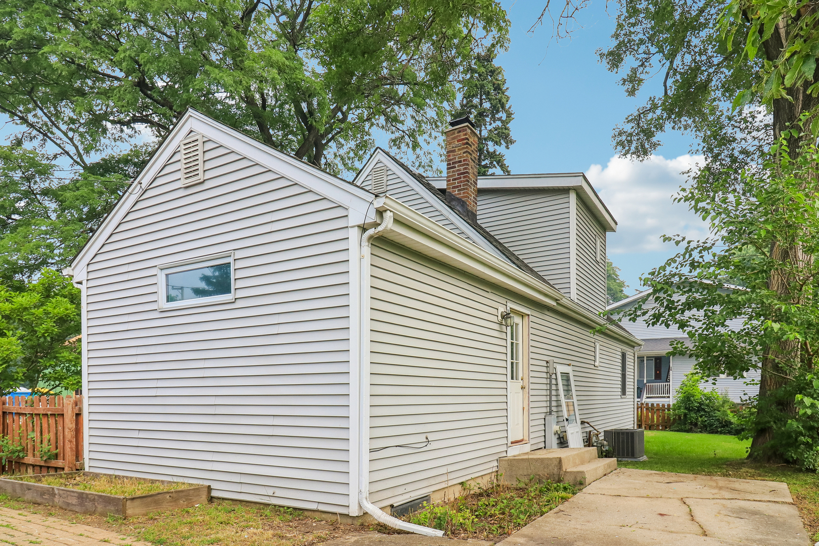 4811 Roslyn Road Property Photo 5