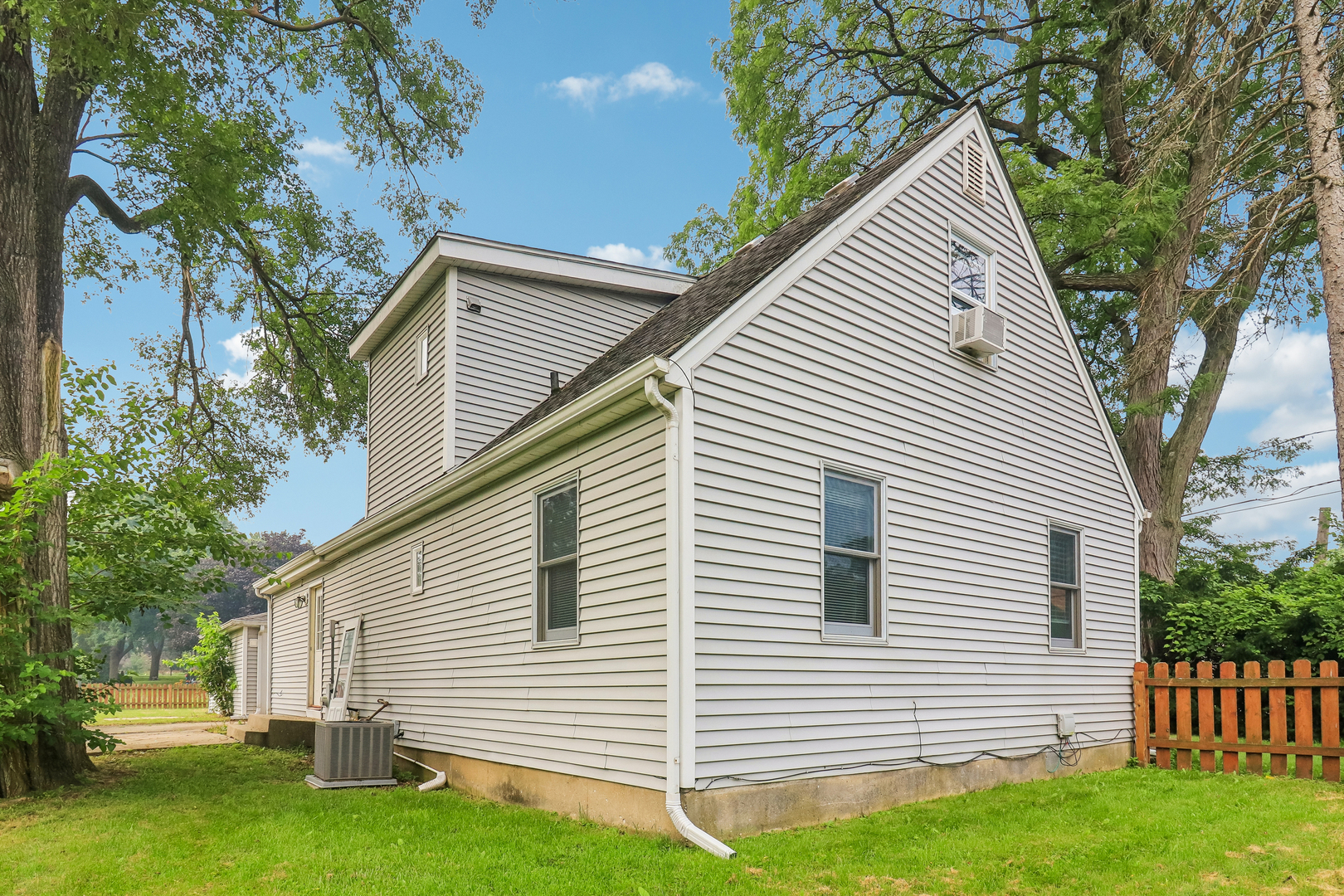 4811 Roslyn Road Property Photo 7
