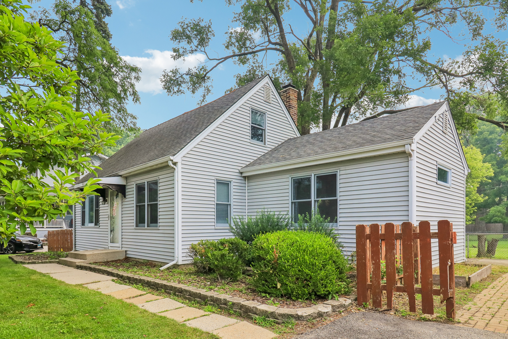 4811 Roslyn Road Property Photo 8