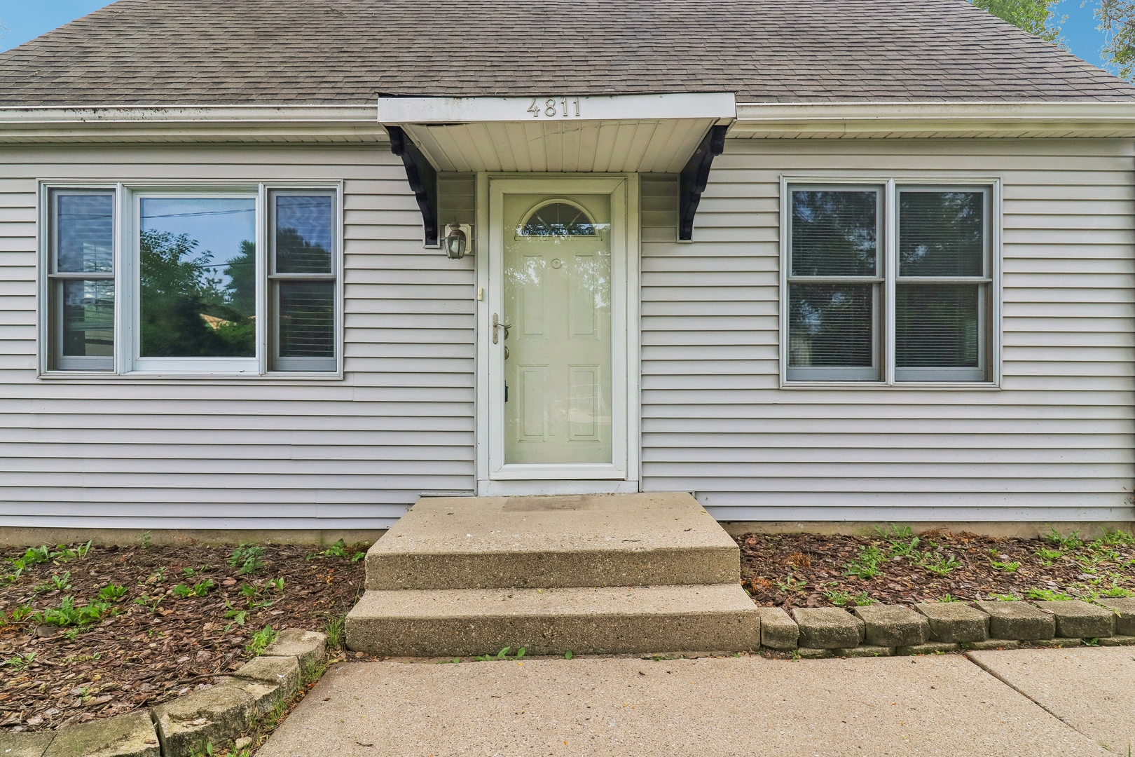 4811 Roslyn Road Property Photo 9