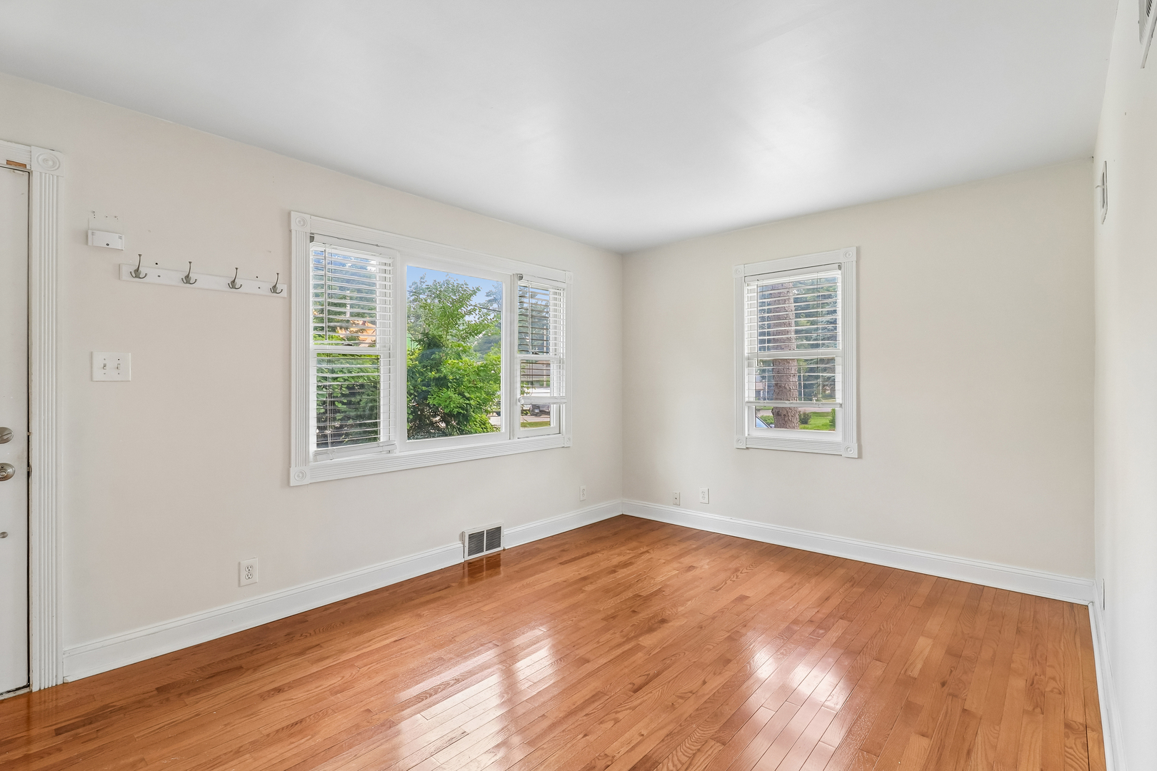 4811 Roslyn Road Property Photo 13