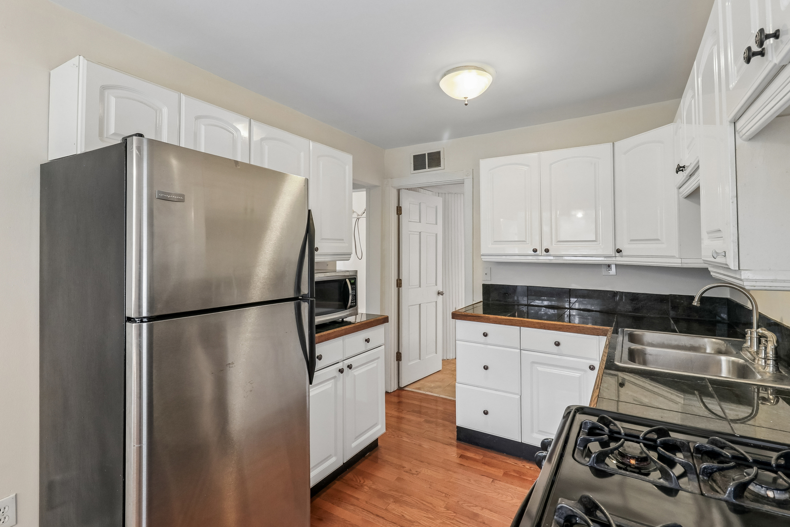 4811 Roslyn Road Property Photo 14