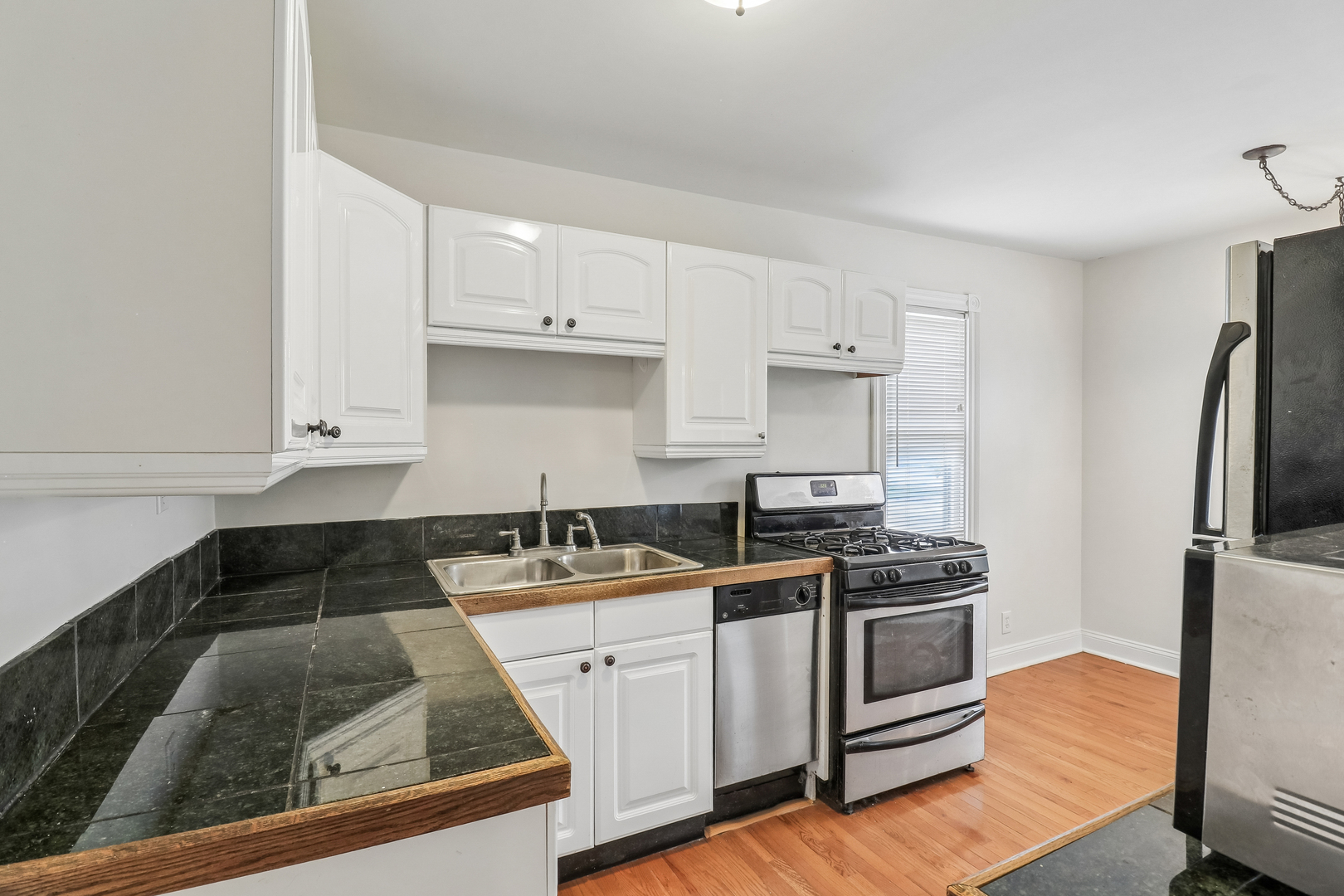 4811 Roslyn Road Property Photo 15