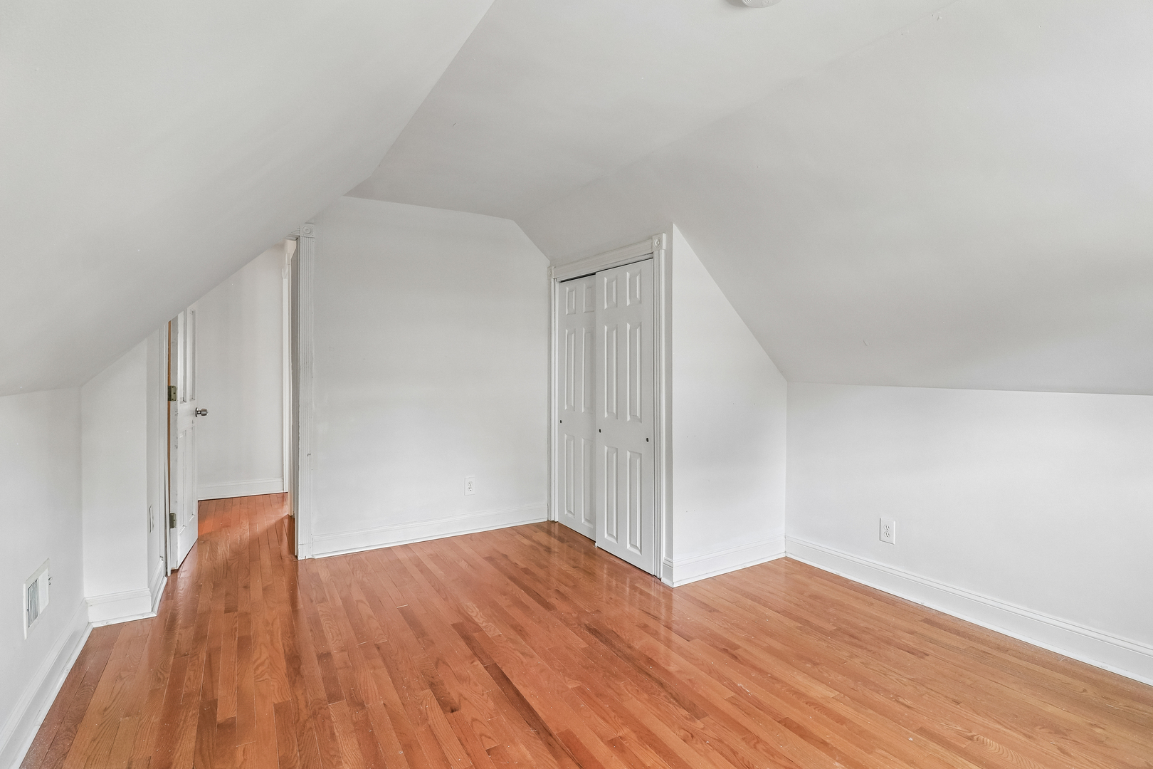 4811 Roslyn Road Property Photo 19