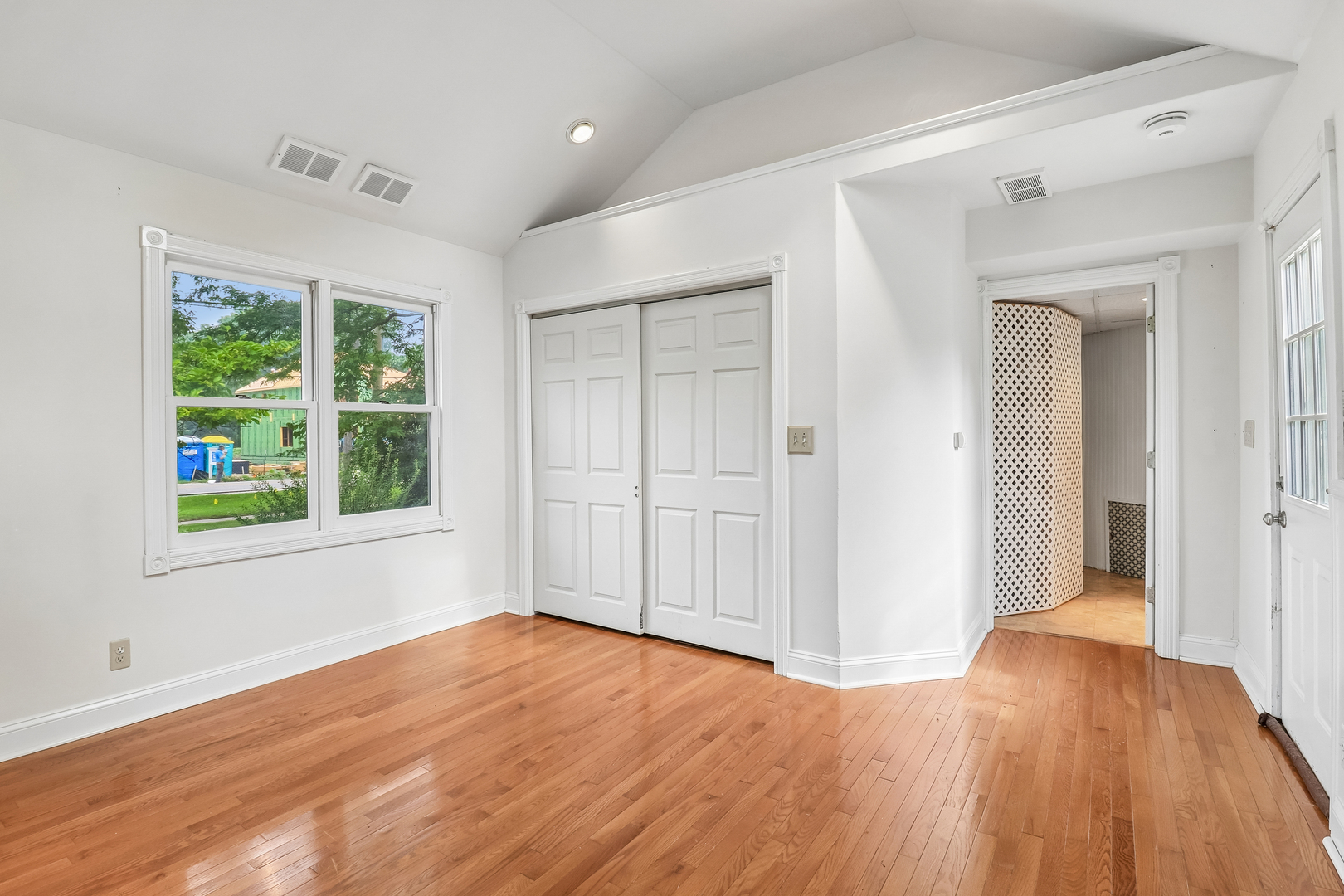 4811 Roslyn Road Property Photo 25