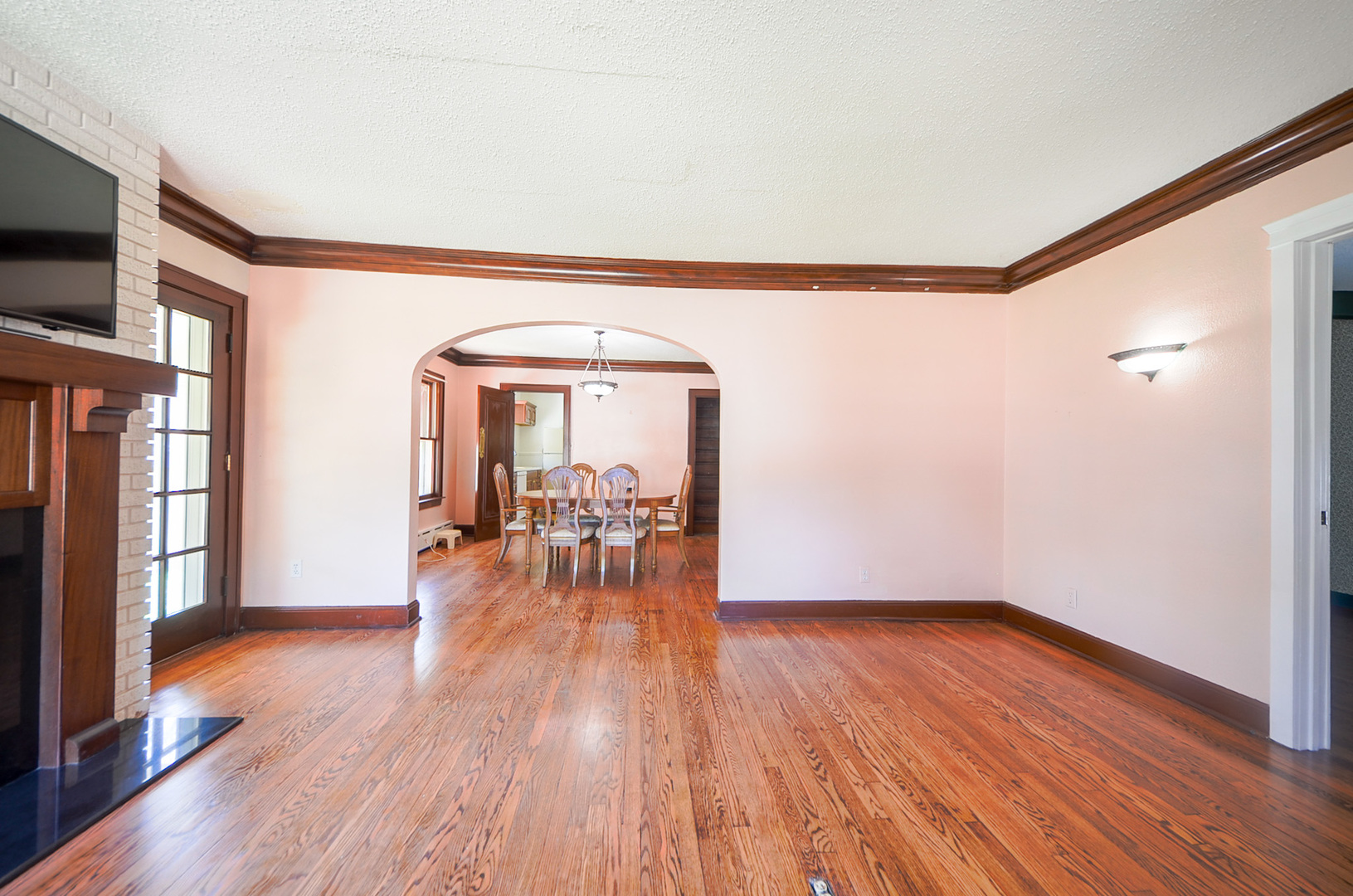 221 W Courtland Street Property Photo 3