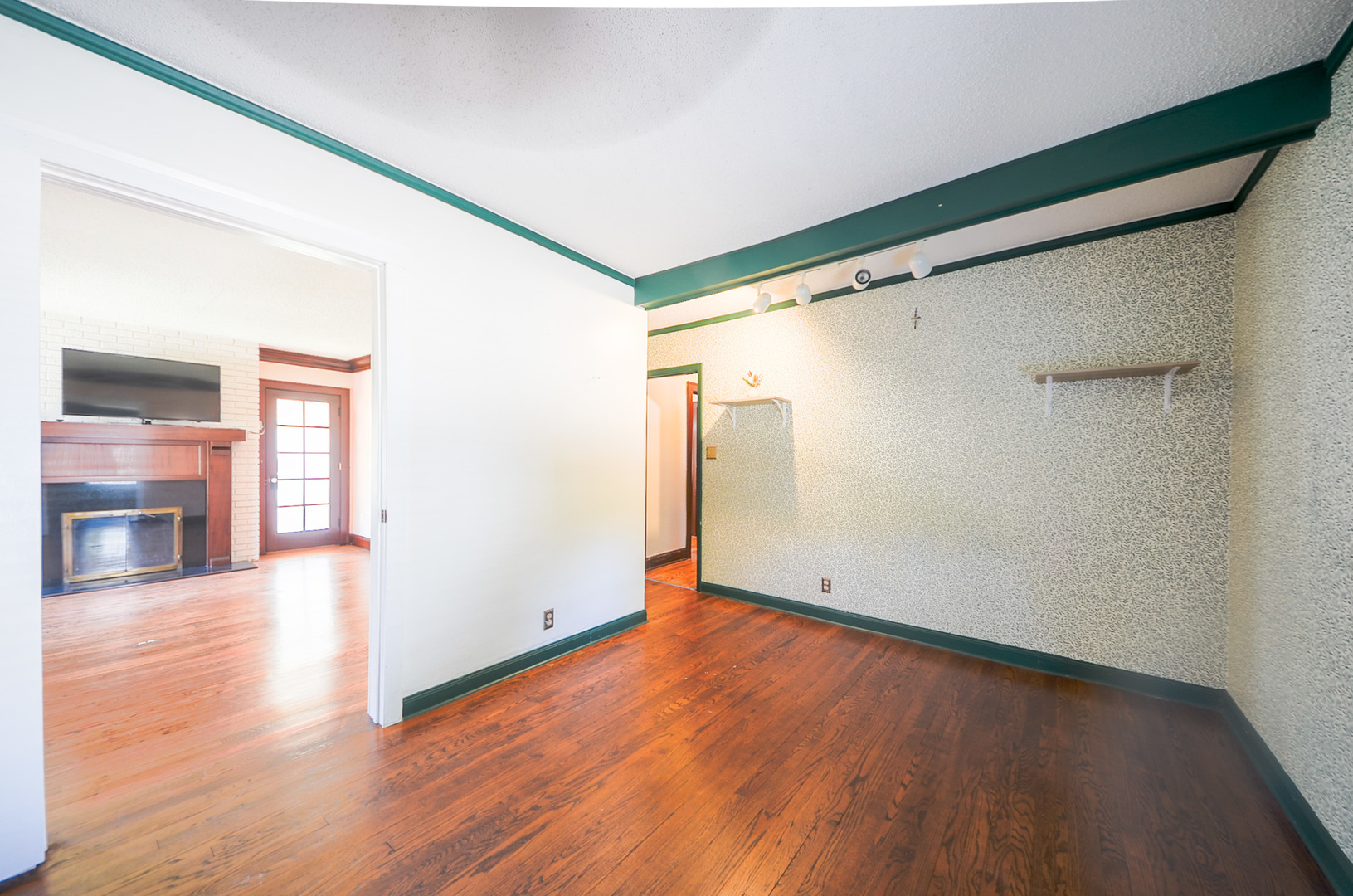 221 W Courtland Street Property Photo 5