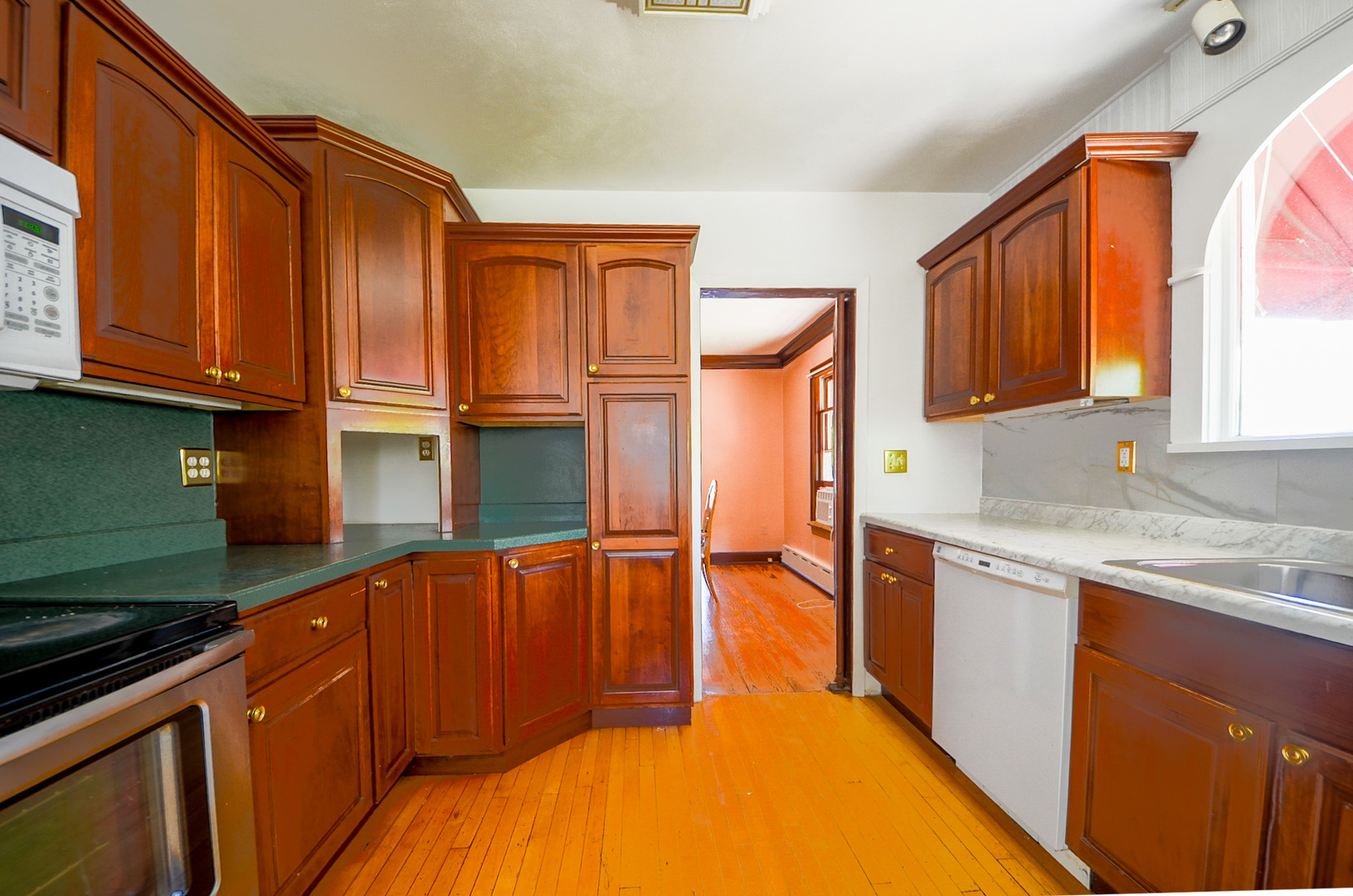 221 W Courtland Street Property Photo 12
