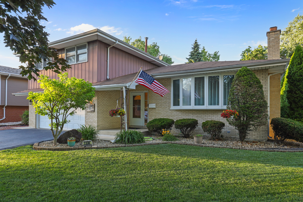 7330 170th Place Property Photo 1