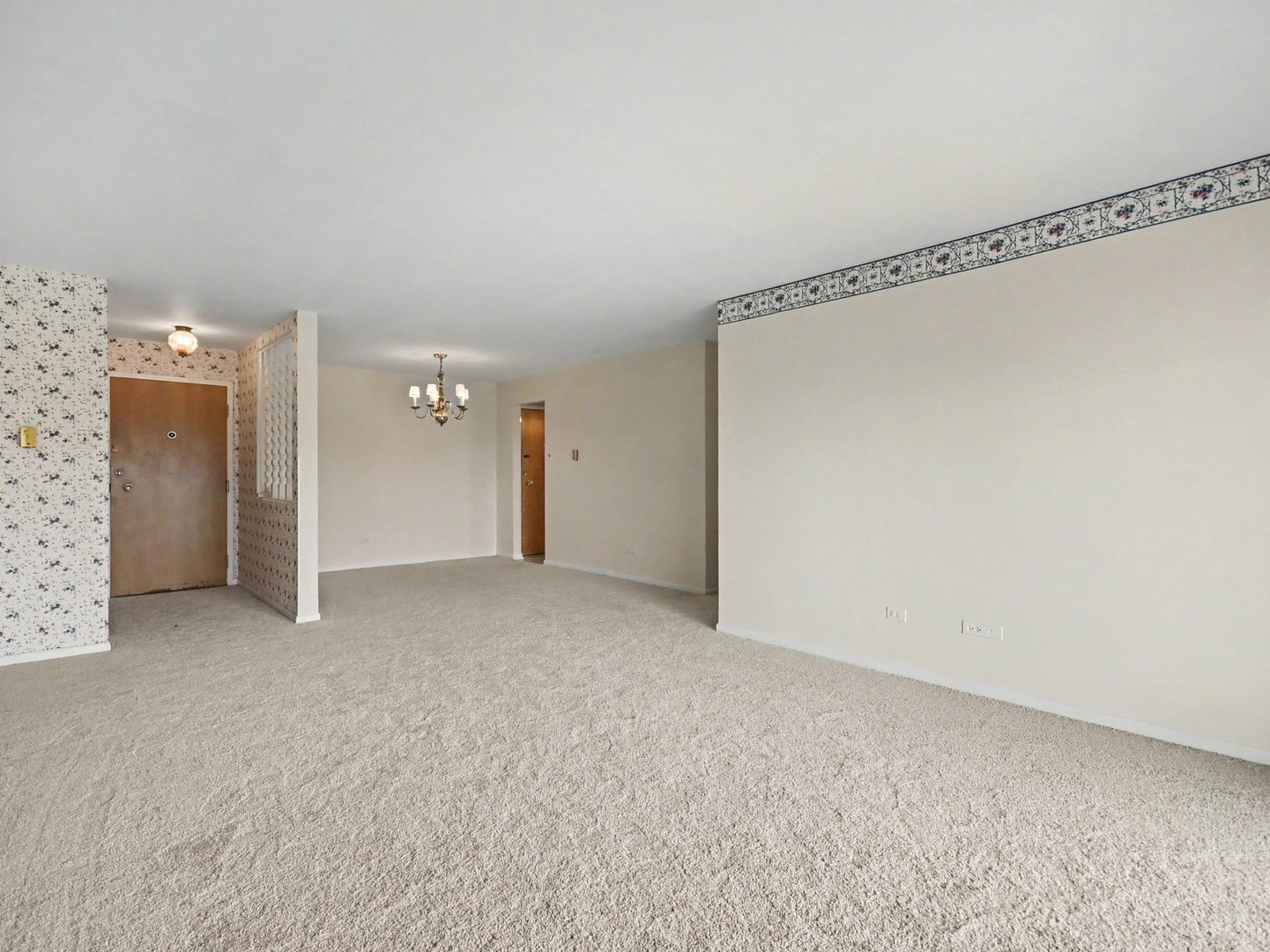 931 W Arquilla Drive 413 Property Photo 5
