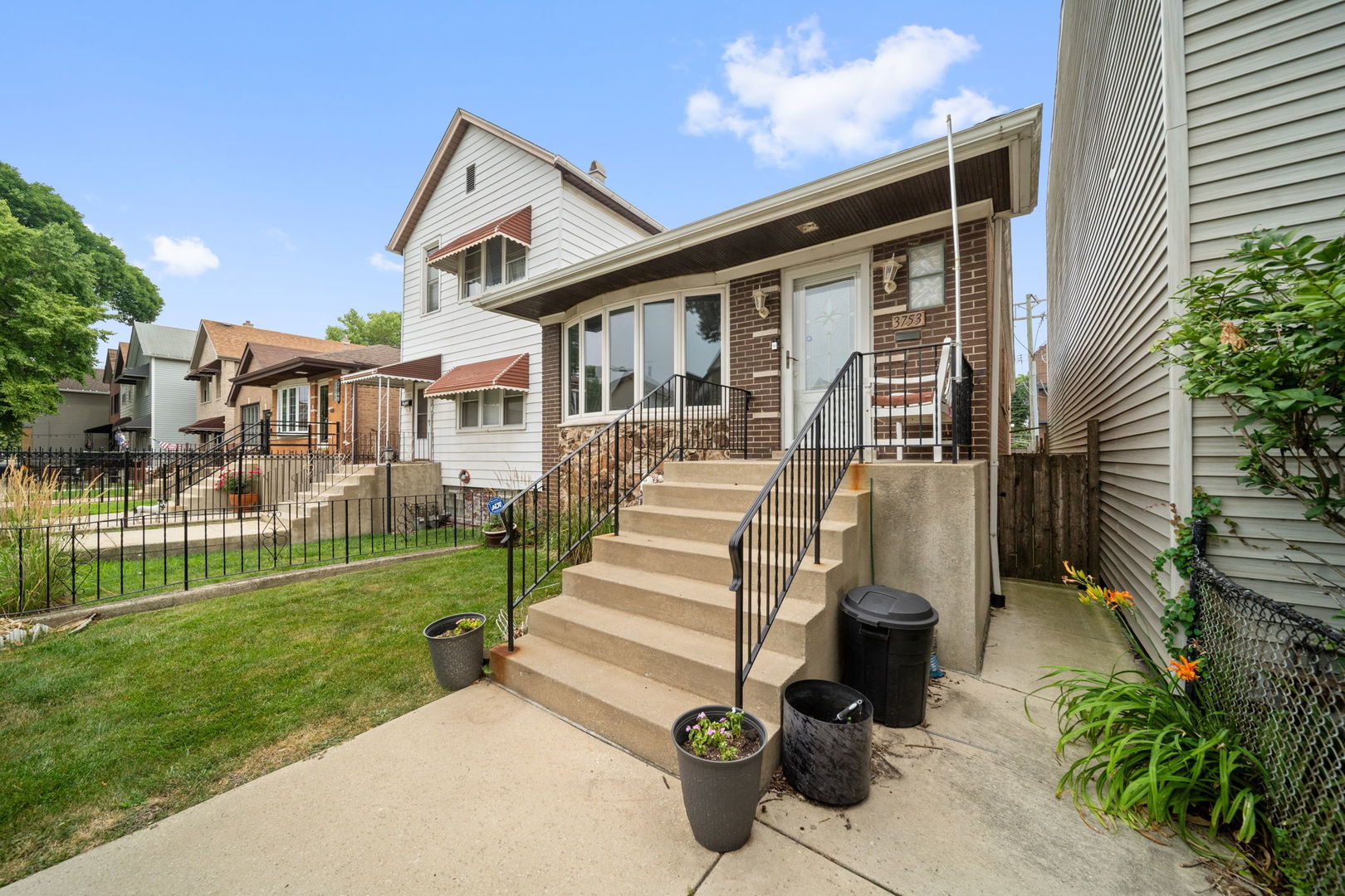 3753 S Emerald Avenue Property Photo 2