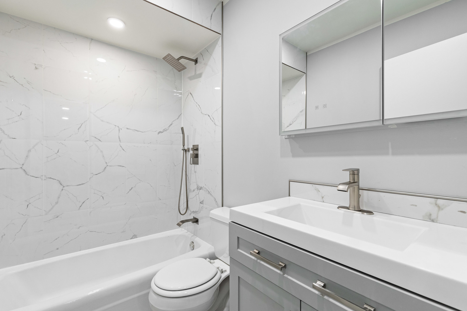 8444 W Wilson Avenue 208-s Property Photo 8