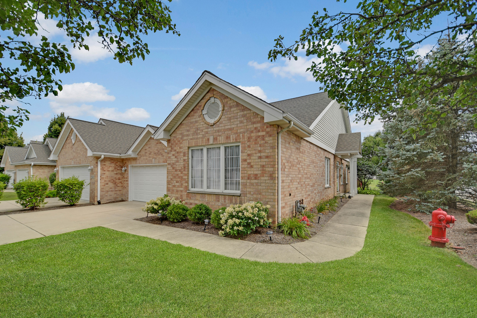 5553 Foxwoods Drive Property Photo 1