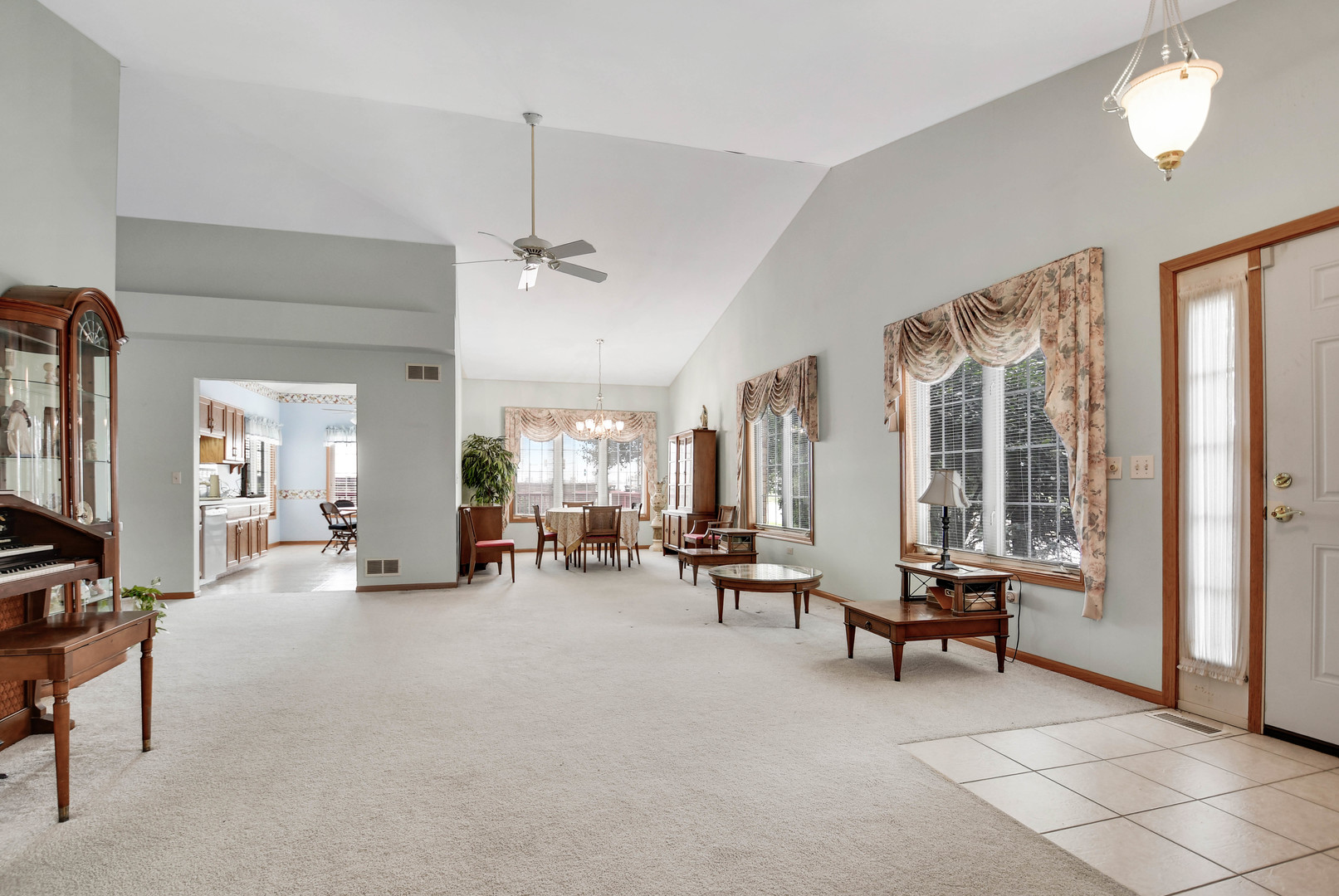 5553 Foxwoods Drive Property Photo 3