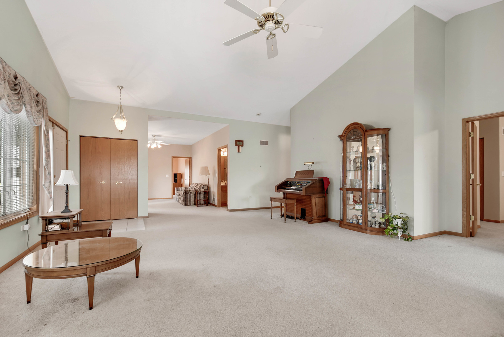 5553 Foxwoods Drive Property Photo 4