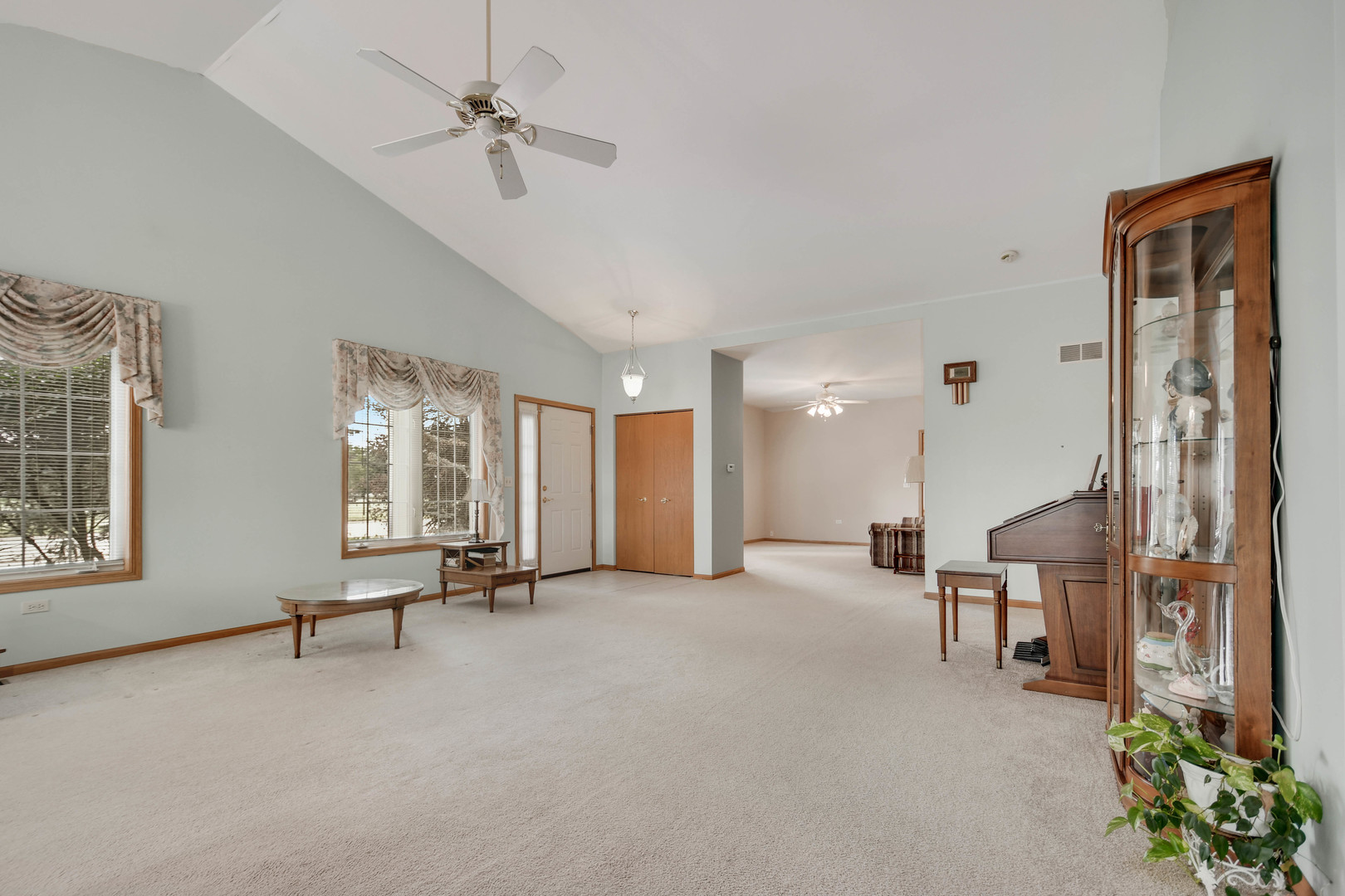 5553 Foxwoods Drive Property Photo 5