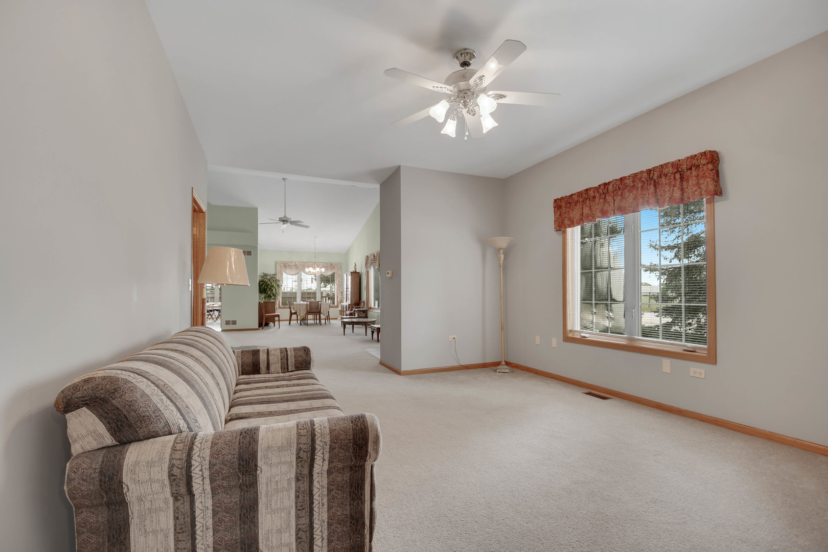 5553 Foxwoods Drive Property Photo 7