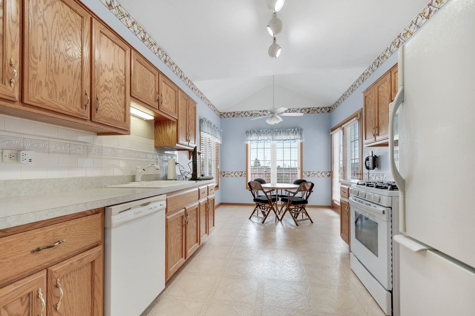 5553 Foxwoods Drive Property Photo 9