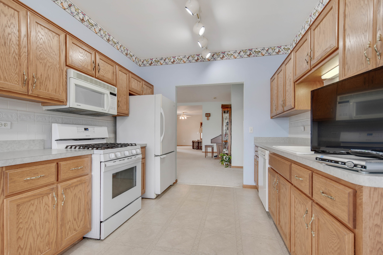 5553 Foxwoods Drive Property Photo 10