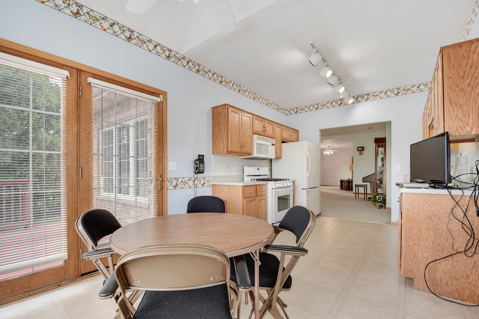 5553 Foxwoods Drive Property Photo 11