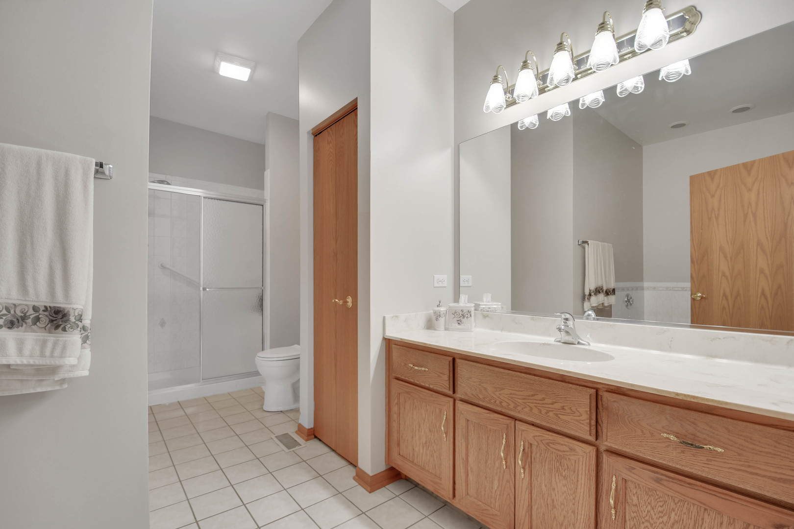 5553 Foxwoods Drive Property Photo 16