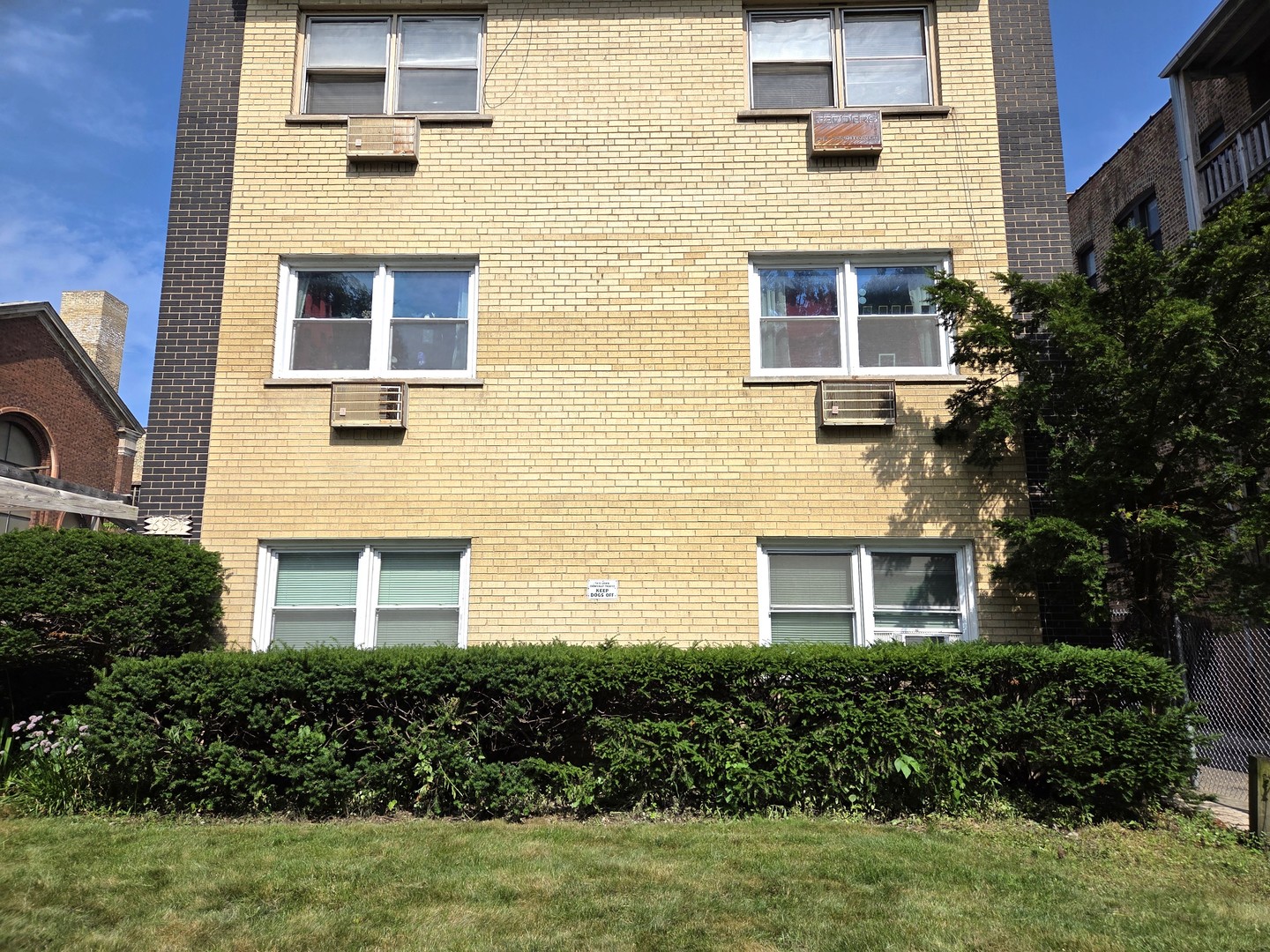 6921 N Ashland Boulevard 1B Property Photo 1