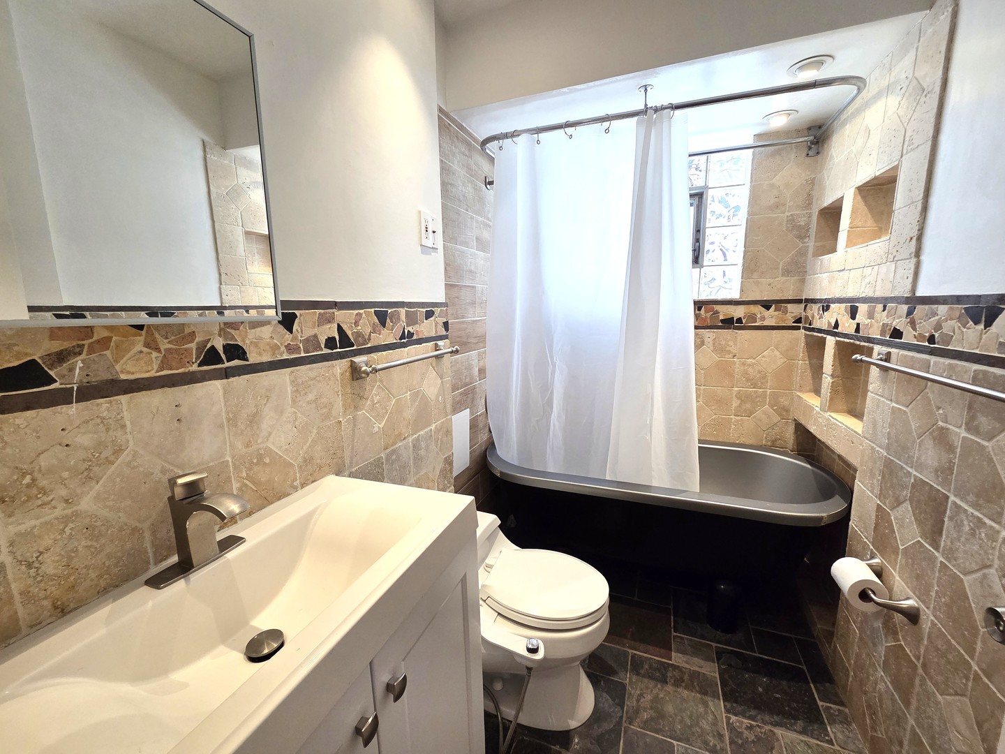 6921 N Ashland Boulevard 1b Property Photo 9