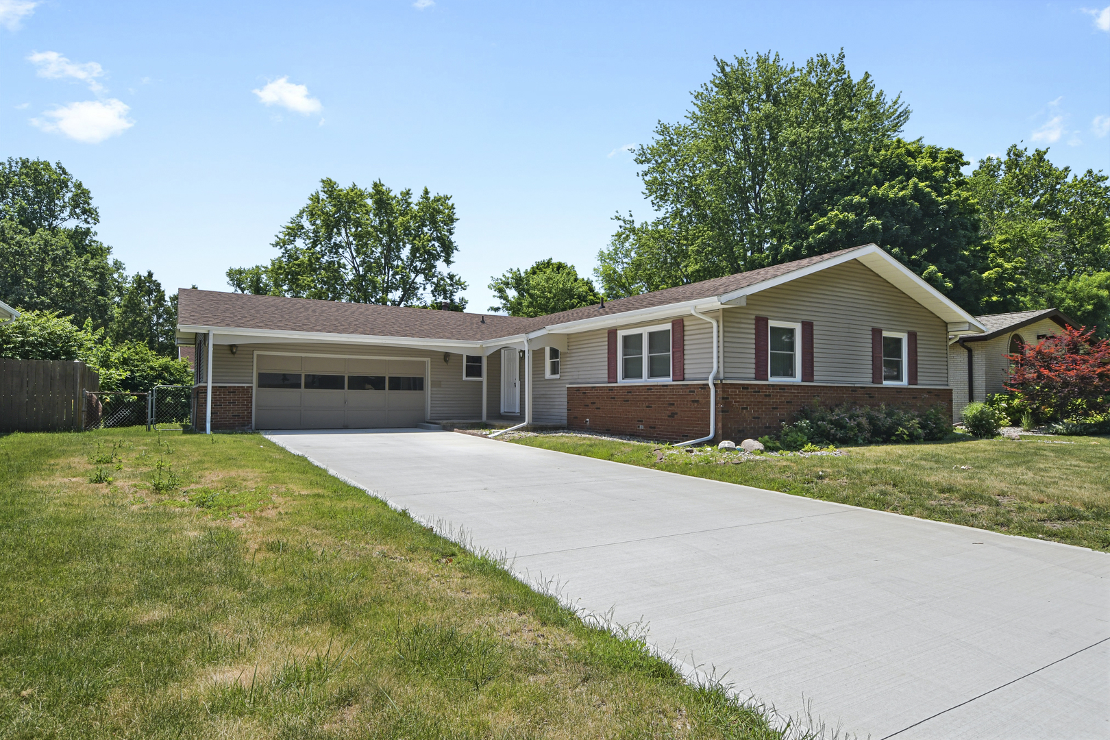 2205 Glenoak Drive Property Photo 2