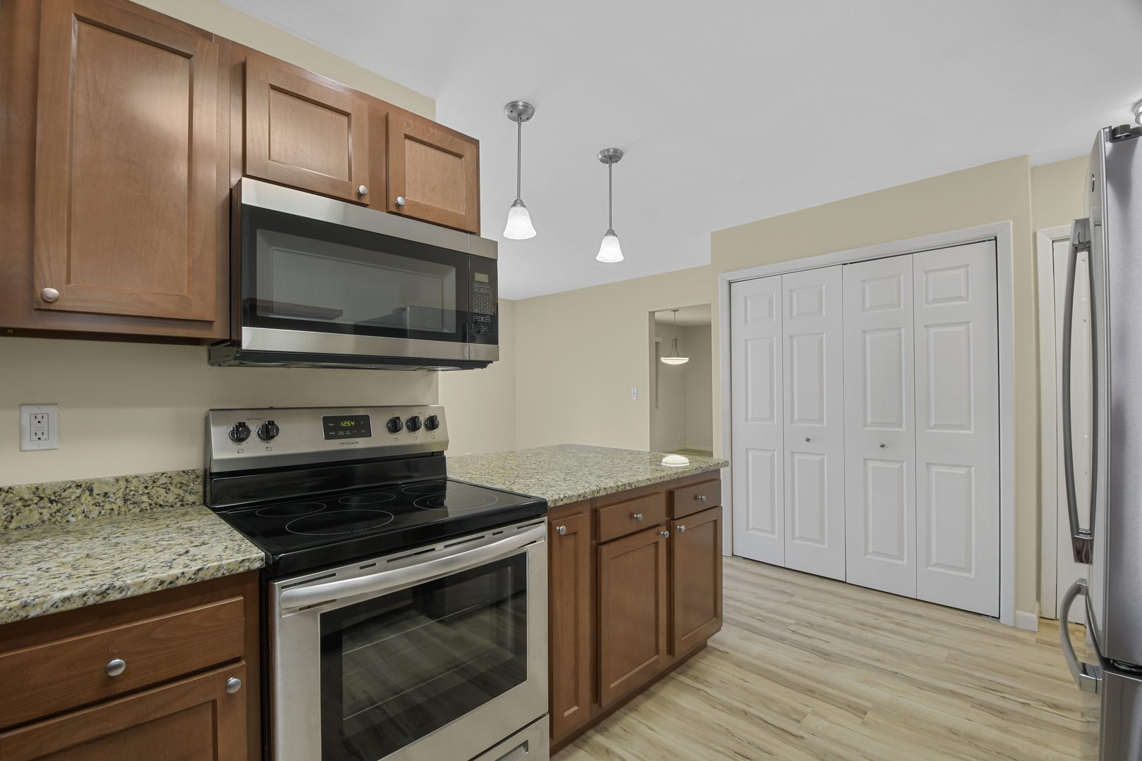 2205 Glenoak Drive Property Photo 4