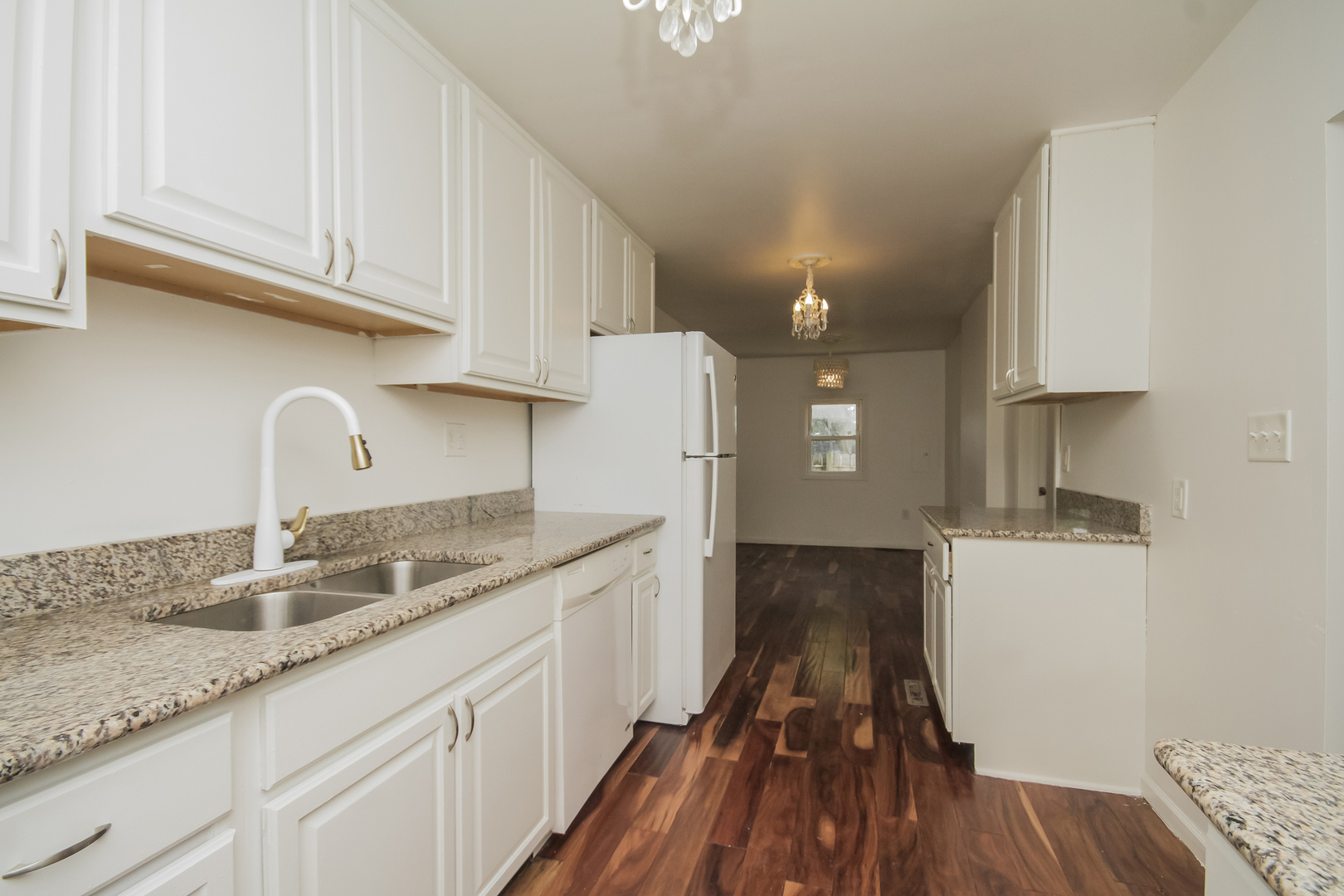 1107 E Joliet Street Property Photo 2