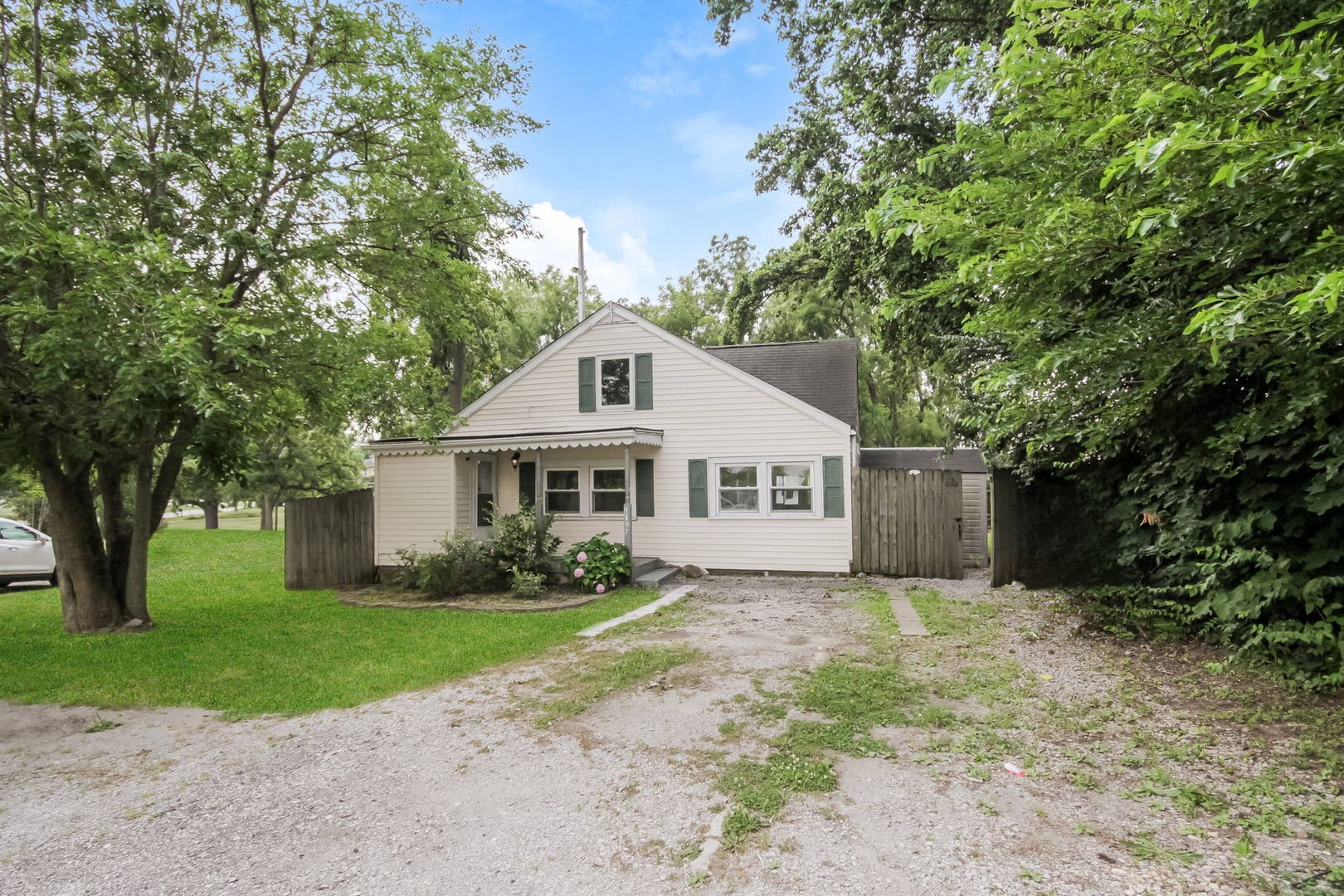1107 E Joliet Street Property Photo 4