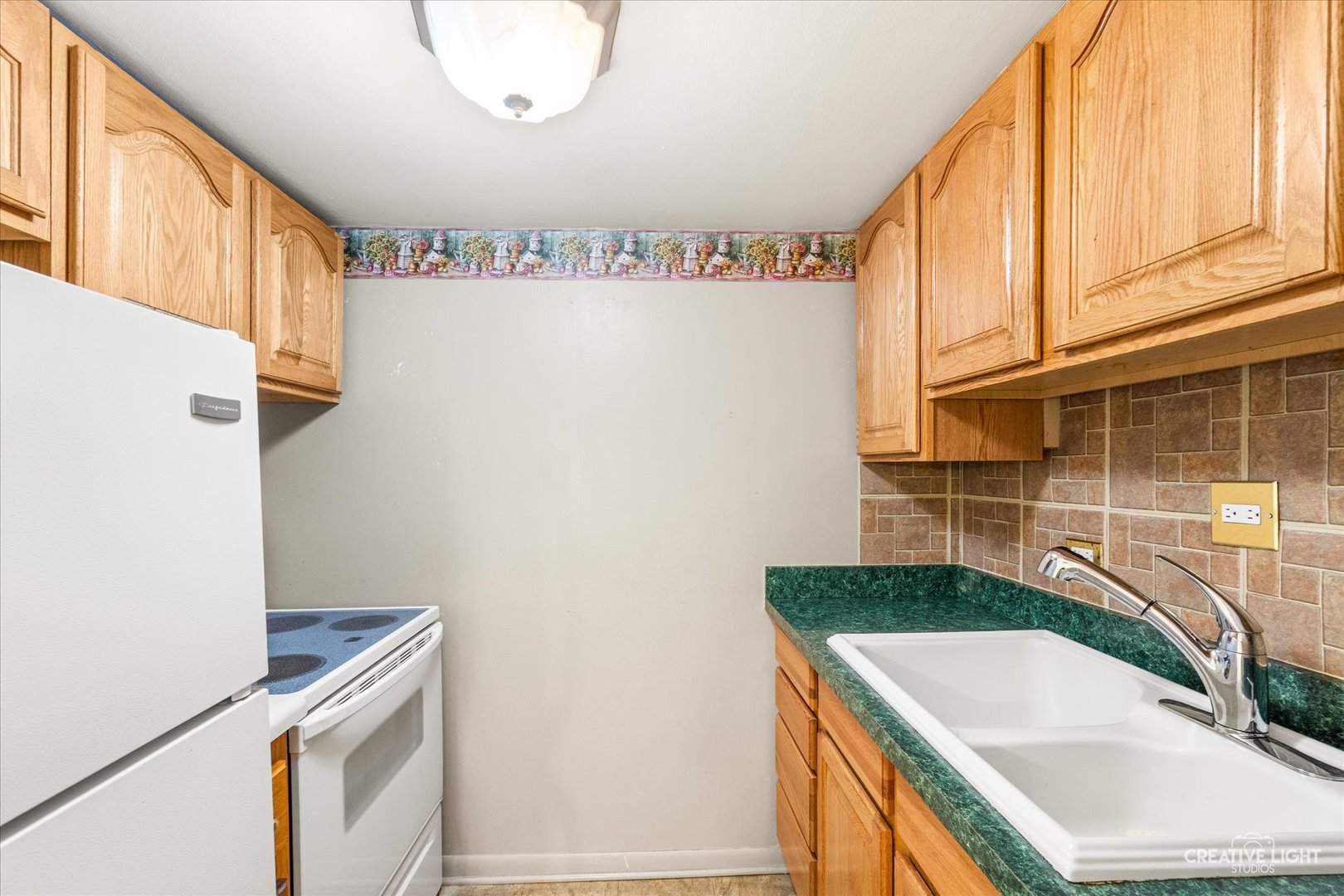 255 S West Avenue 208 Property Photo 5