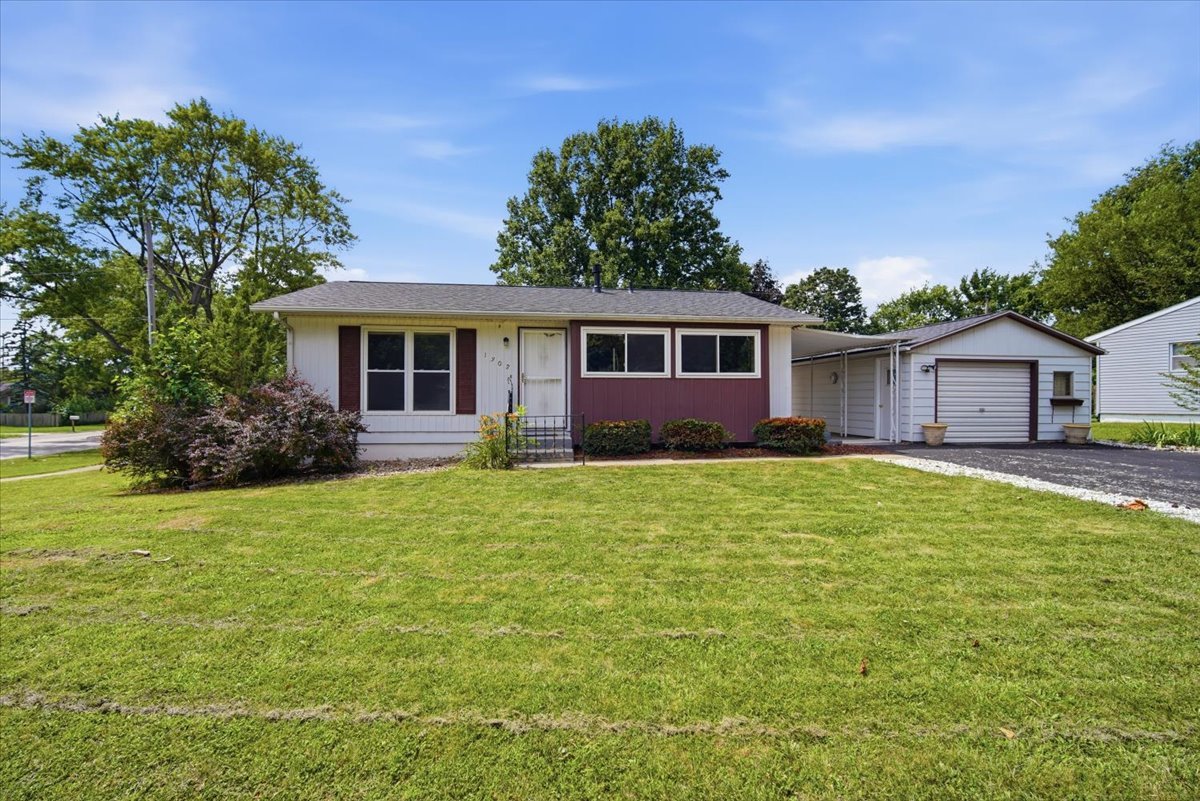 1302 Pinehurst Drive Property Photo 1