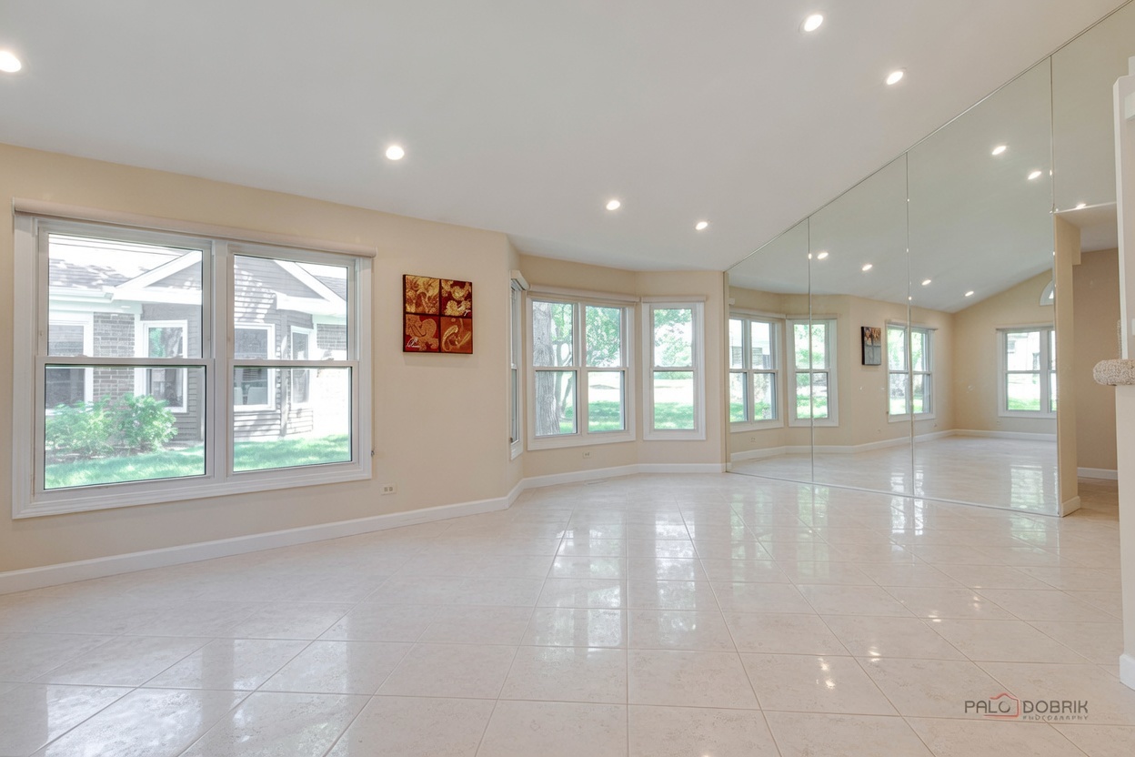 287 Willow Parkway Property Photo 3