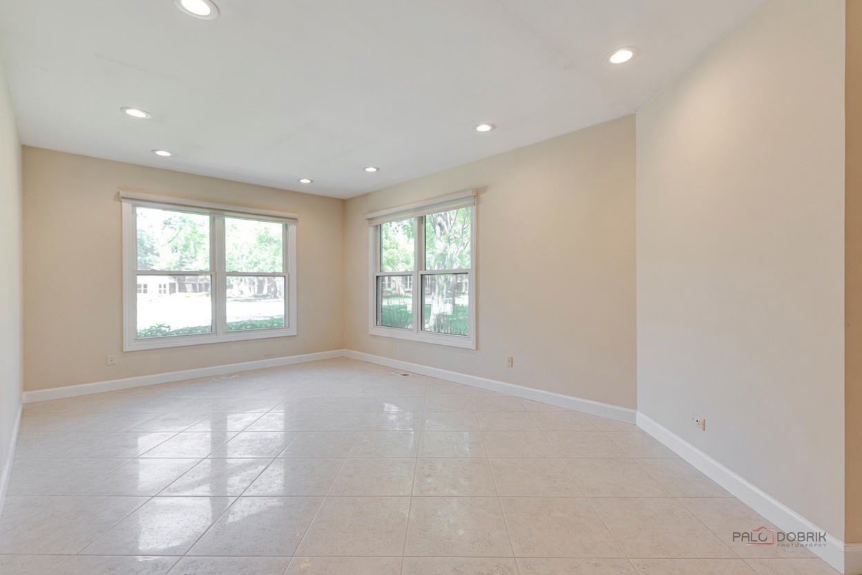287 Willow Parkway Property Photo 9
