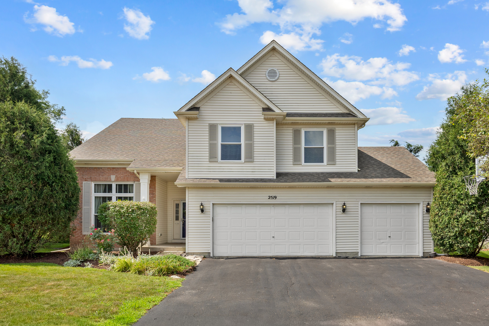 2519 Crestview Drive Property Photo 1