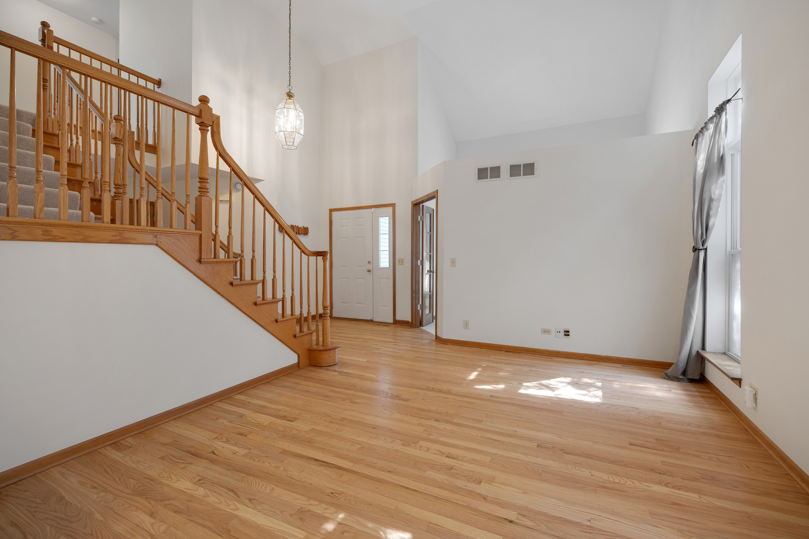 2519 Crestview Drive Property Photo 3