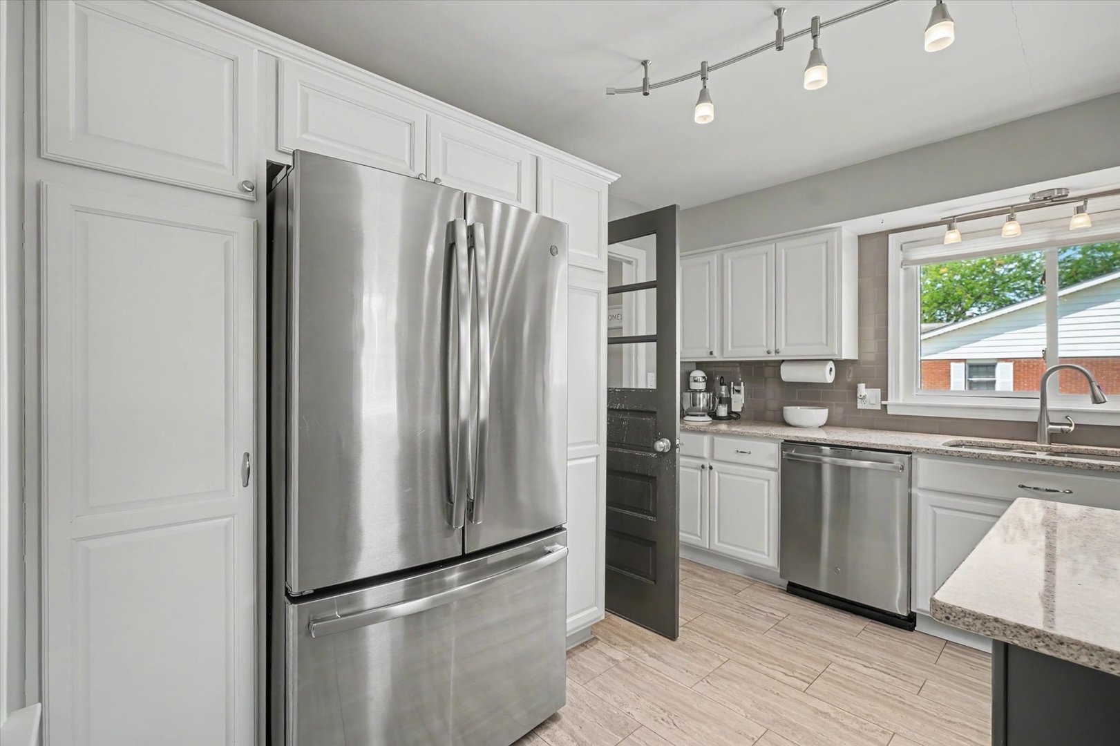 12712816 Property Photo 14