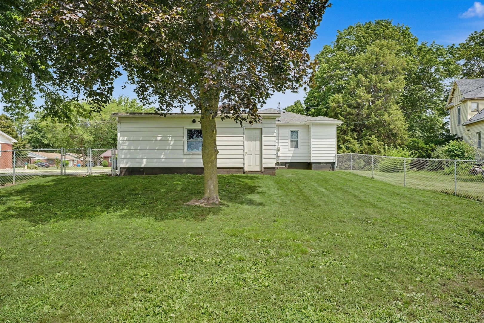 12712816 Property Photo 31