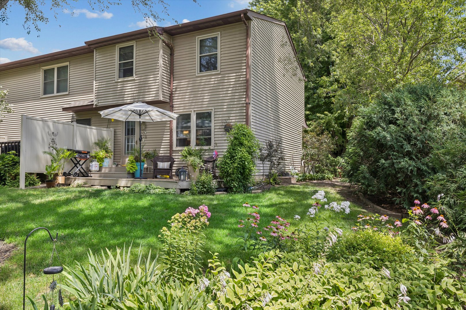825 Brookview Drive Property Photo 4