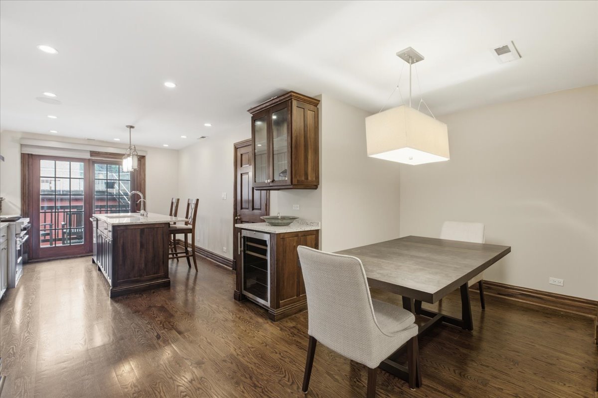 319 W Webster Avenue 1 Property Photo 6
