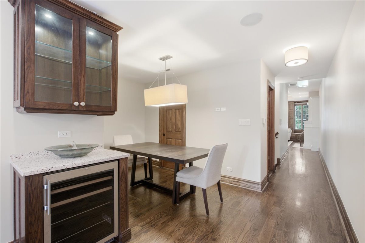 319 W Webster Avenue 1 Property Photo 7